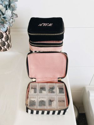 PILL ORGANIZING CASE WITH WEEKLY INSERT BLACK - immagine 5